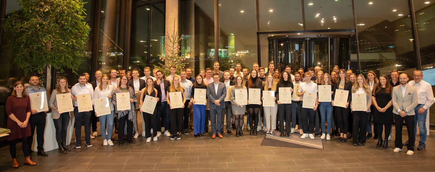 Gruppenbild der Absolventen der gesamten Testo Gruppe