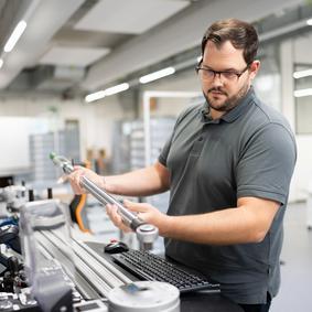 Calibration of mechanical measuring equipment A man calibrates a torque wrench in the mechanical laboratory